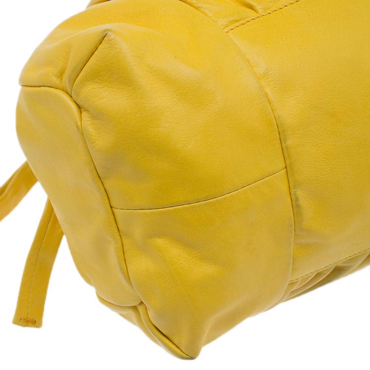 مملوكة مسبقًا Gucci Yellow Leather Small Hysteria Satchel