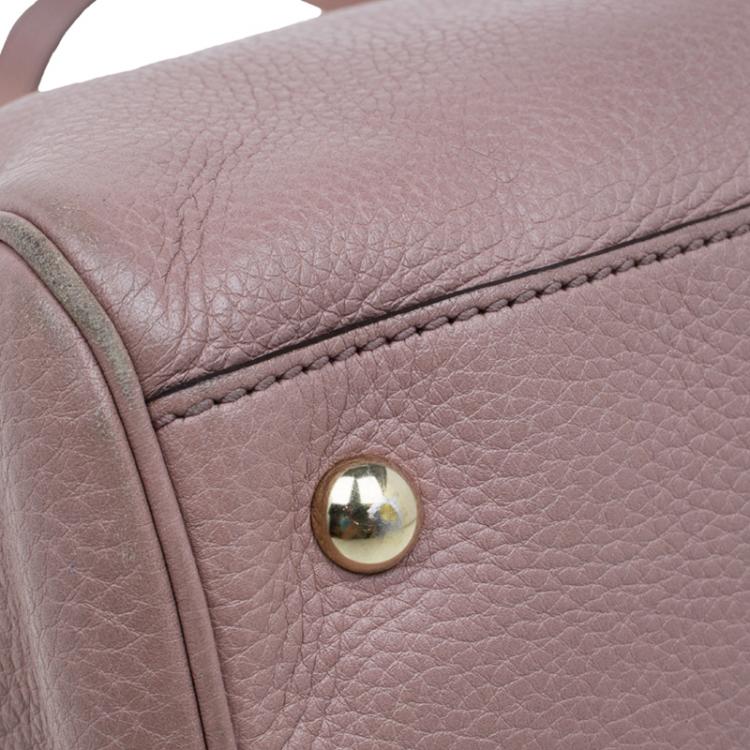 مملوكة مسبقًا Gucci Light Pink Pebbled Leather Medium Bamboo Top Handle Bag