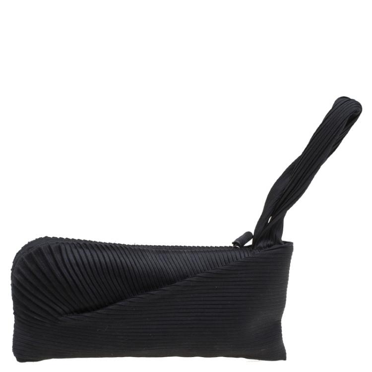 Pre Owned Gucci Black Silk Plisse Wristlet Clutch