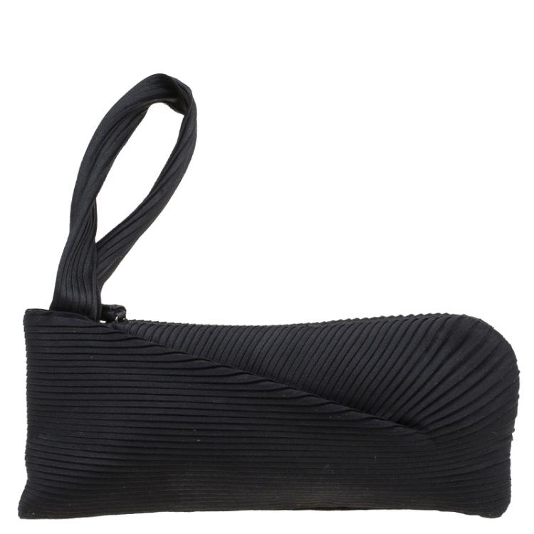 Pre Owned Gucci Black Silk Plisse Wristlet Clutch
