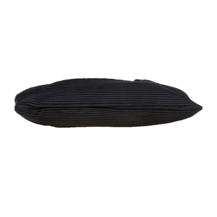Pre Owned Gucci Black Silk Plisse Wristlet Clutch
