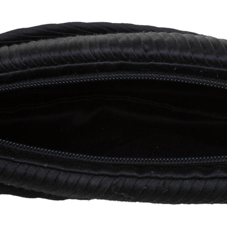 Pre Owned Gucci Black Silk Plisse Wristlet Clutch