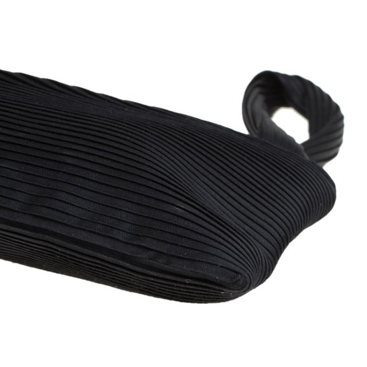 Pre Owned Gucci Black Silk Plisse Wristlet Clutch
