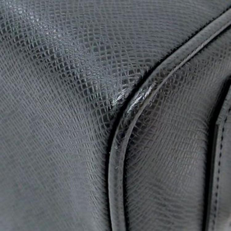 مملوكة مسبقًا Louis Vuitton Ardoise Taiga Leather Trousse Ivan Toiletry Bag