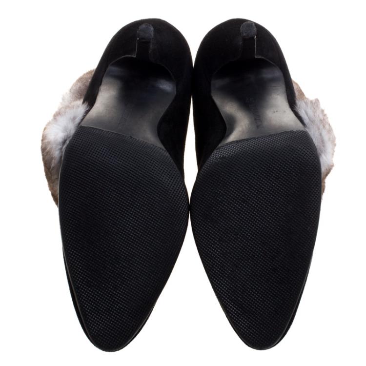 مملوكة مسبقًا Manolo Blahnik Black Suede Fur Trimmed Nesta Ankle Boots Size 37