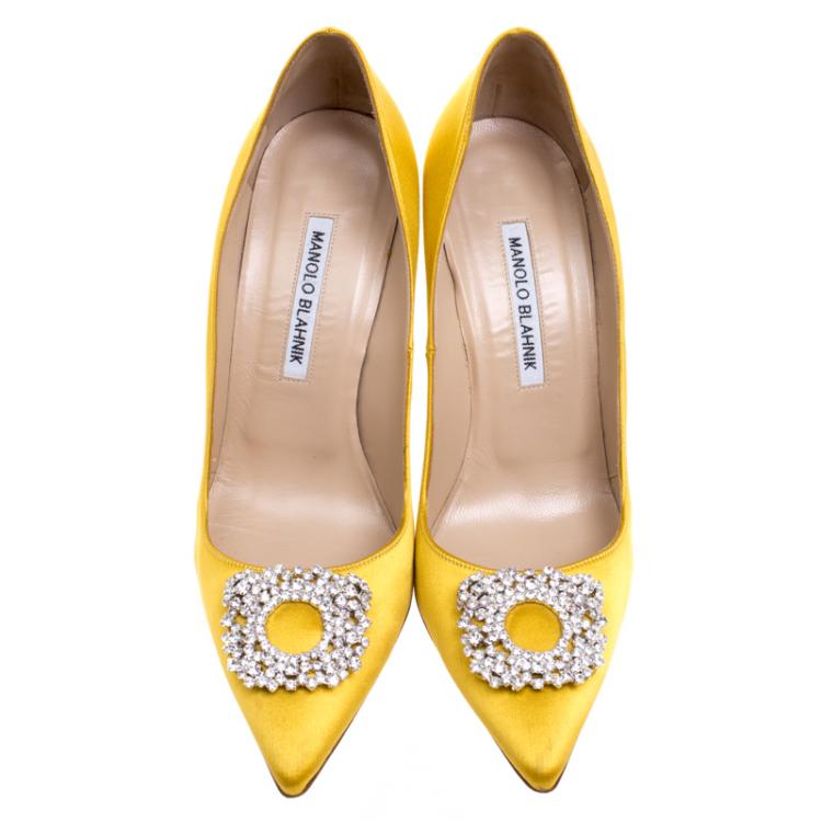 Pre Owned Manolo Blahnik Yellow Crystal Embellished Satin BB Pointed Toe Pumps Size 37.5
