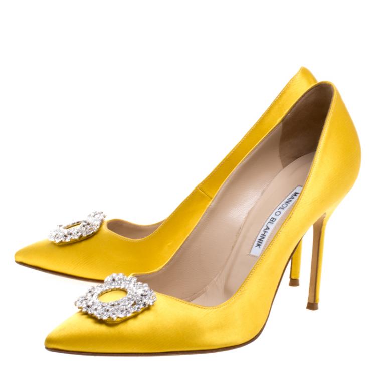 Pre Owned Manolo Blahnik Yellow Crystal Embellished Satin BB Pointed Toe Pumps Size 37.5