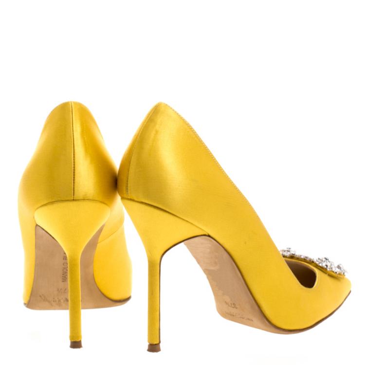 Pre Owned Manolo Blahnik Yellow Crystal Embellished Satin BB Pointed Toe Pumps Size 37.5