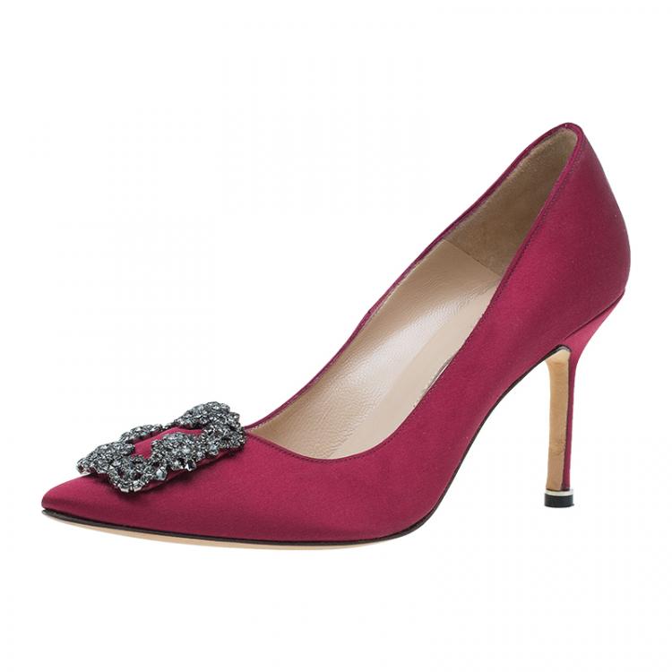 مملوكة مسبقًا Manolo Blahnik Red Satin Hangisi Embellished Pumps Size 37