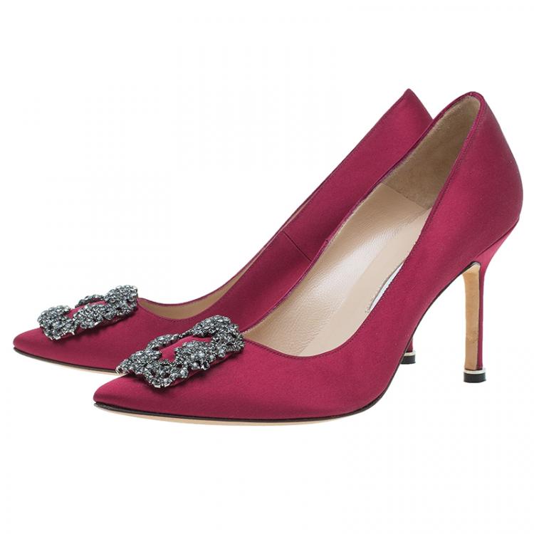 مملوكة مسبقًا Manolo Blahnik Red Satin Hangisi Embellished Pumps Size 37