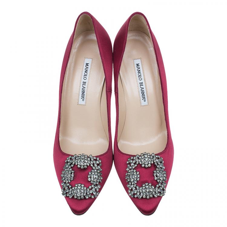 مملوكة مسبقًا Manolo Blahnik Red Satin Hangisi Embellished Pumps Size 37