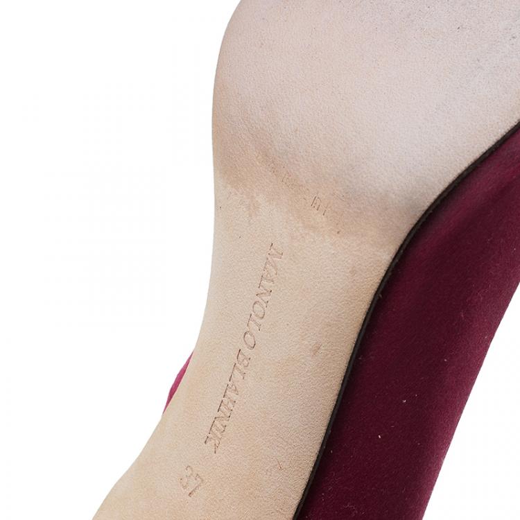 مملوكة مسبقًا Manolo Blahnik Red Satin Hangisi Embellished Pumps Size 37
