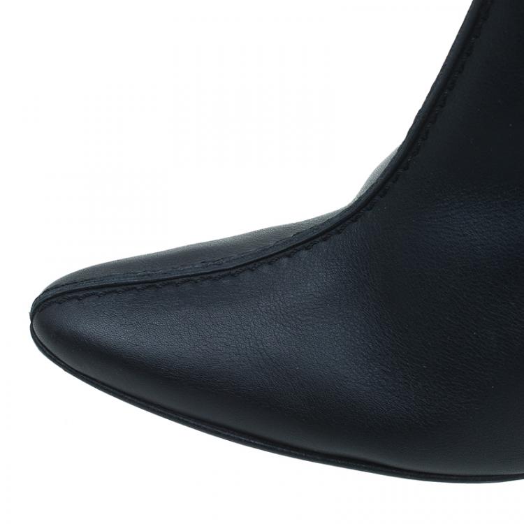 Pre Owned Manolo Blahnik Black Leather Samba Kid Mules Size 39