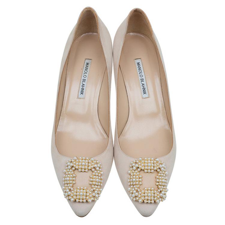 Pre Owned Manolo Blahnik Beige Suede Hangisi Pearl Embellished Pumps Size 40.5
