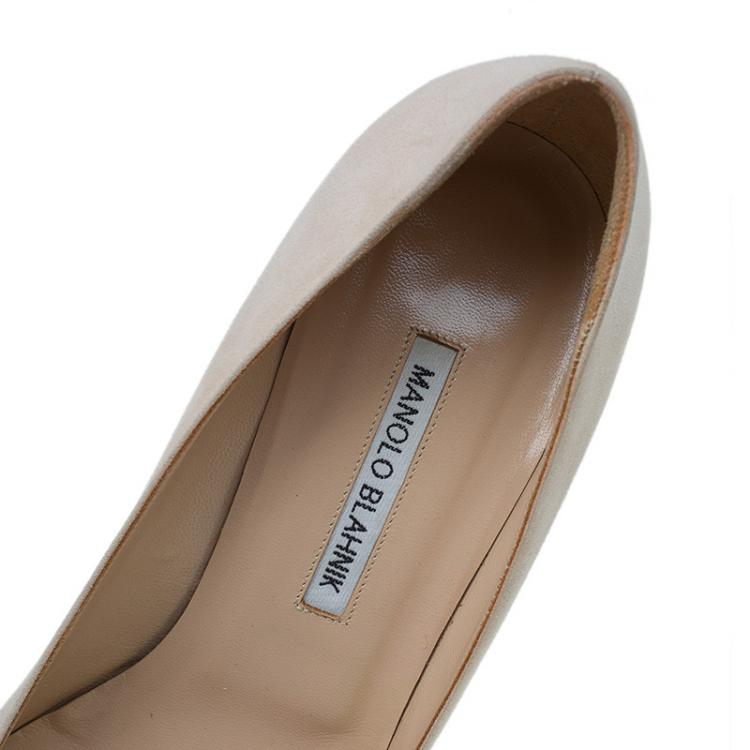 Pre Owned Manolo Blahnik Beige Suede Hangisi Pearl Embellished Pumps Size 40.5