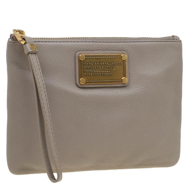 Pre Owned Marc by Marc Jacobs Grey Leather Classic Q Wristlet Clutch