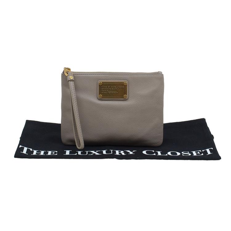 Pre Owned Marc by Marc Jacobs Grey Leather Classic Q Wristlet Clutch
