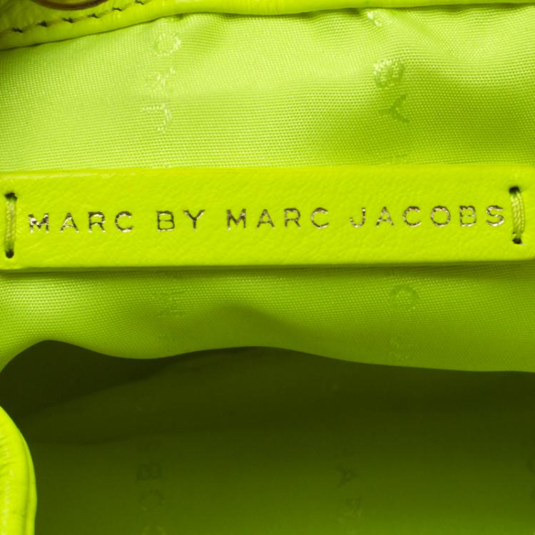 Pre Owned Marc By Marc Jacobs Neon Green Leather Mini Bucket Crossbody Bag