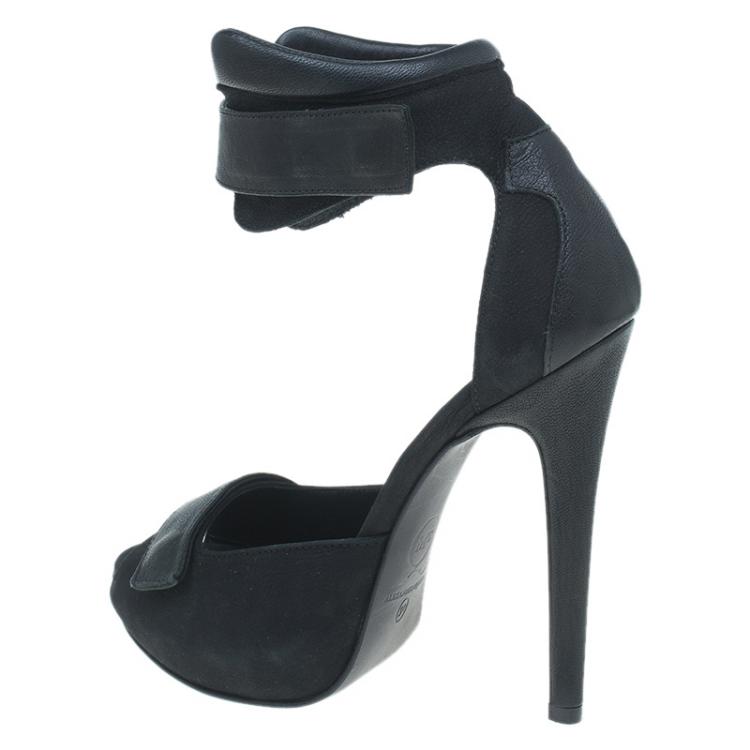 Pre Owned MCQ by Alexander MCQueen Black Leather Ankle Strap Sandals Size 37
