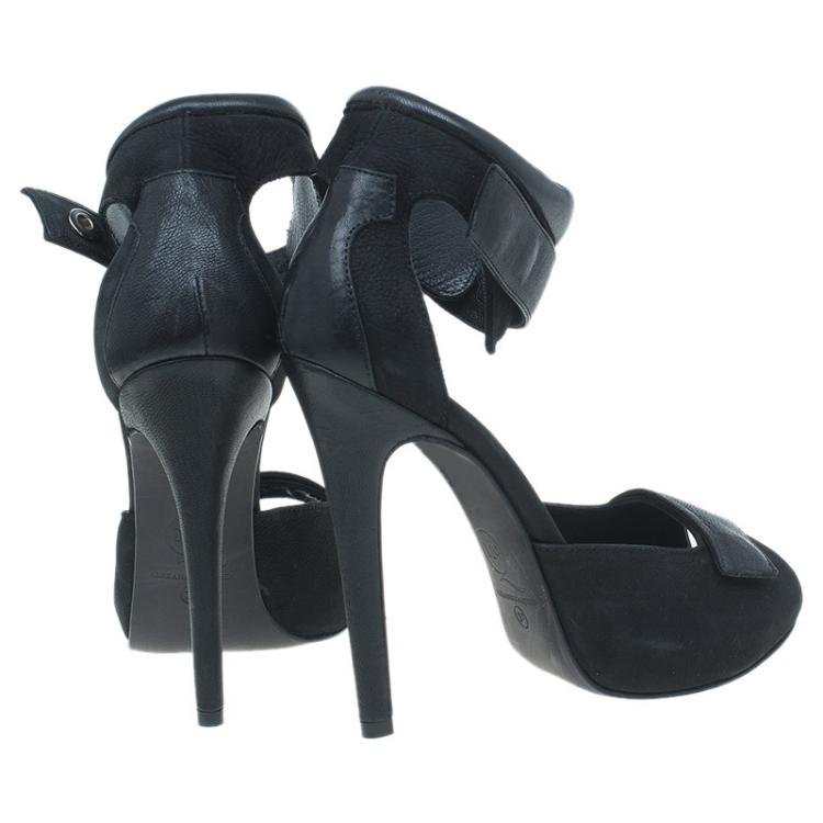 Pre Owned MCQ by Alexander MCQueen Black Leather Ankle Strap Sandals Size 37