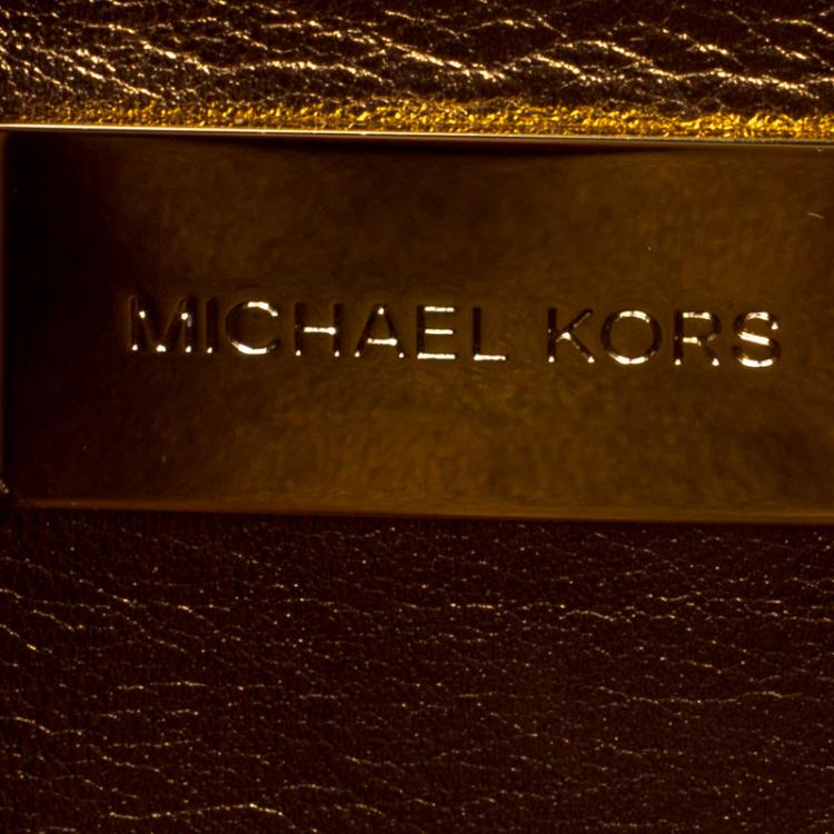 Pre Owned Michael Kors Off White Leather Studded Crossbody Bag