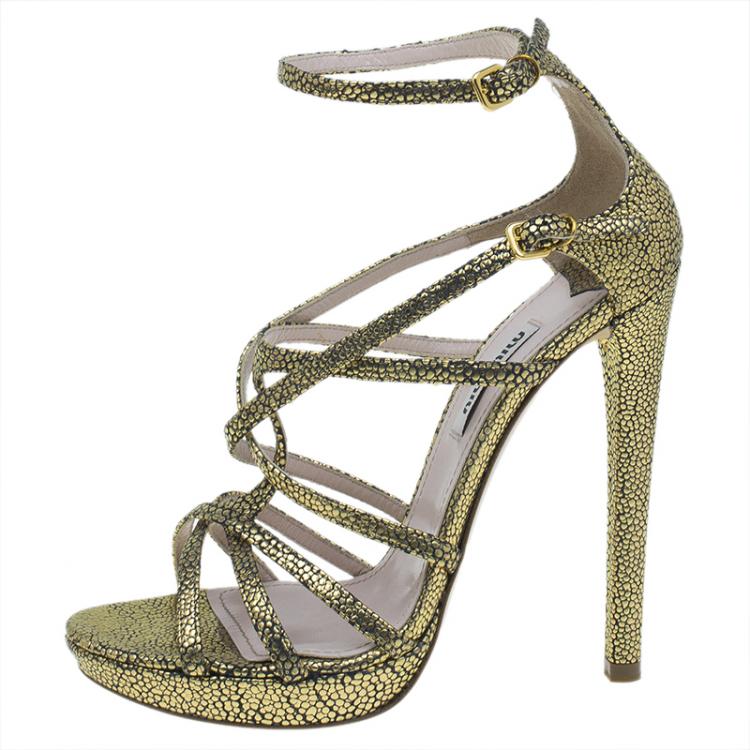 مملوكة مسبقًا Miu Miu Gold Stingray Strappy Platform Sandals Size 36