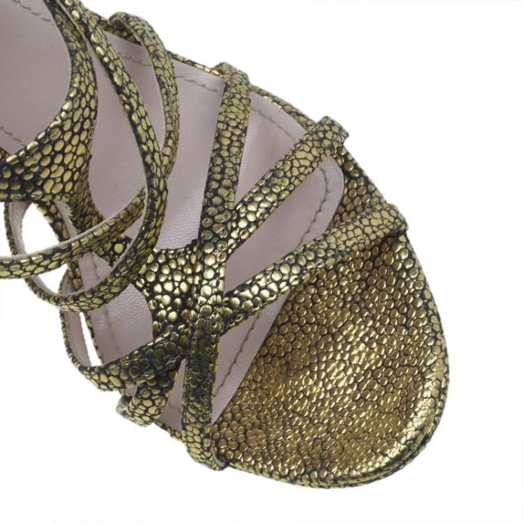 مملوكة مسبقًا Miu Miu Gold Stingray Strappy Platform Sandals Size 36