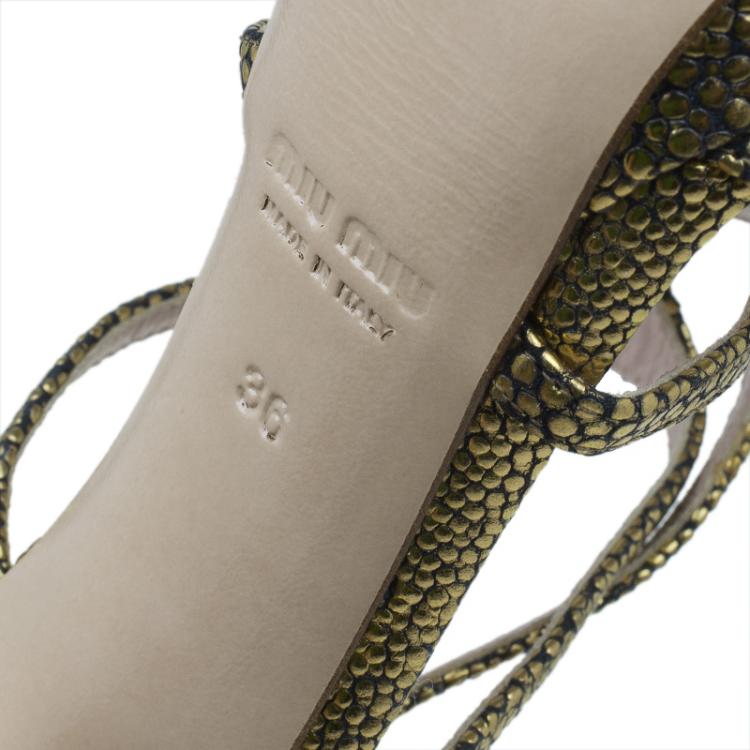 مملوكة مسبقًا Miu Miu Gold Stingray Strappy Platform Sandals Size 36