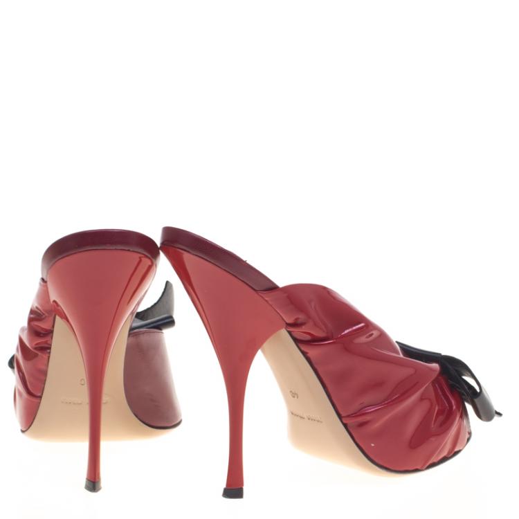 Pre Owned Miu Miu Red And Black Ruched Patent Leather Bow Embellished Mules Size 40