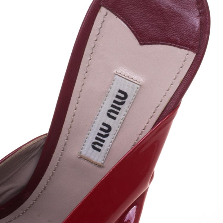Pre Owned Miu Miu Red And Black Ruched Patent Leather Bow Embellished Mules Size 40