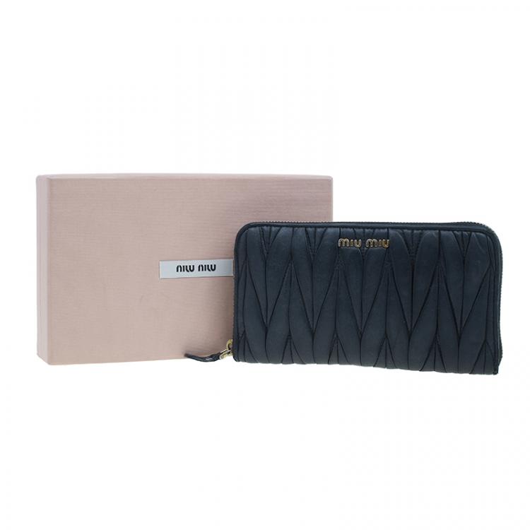 Pre Owned Miu Miu Black Leather Matelasse Wallet
