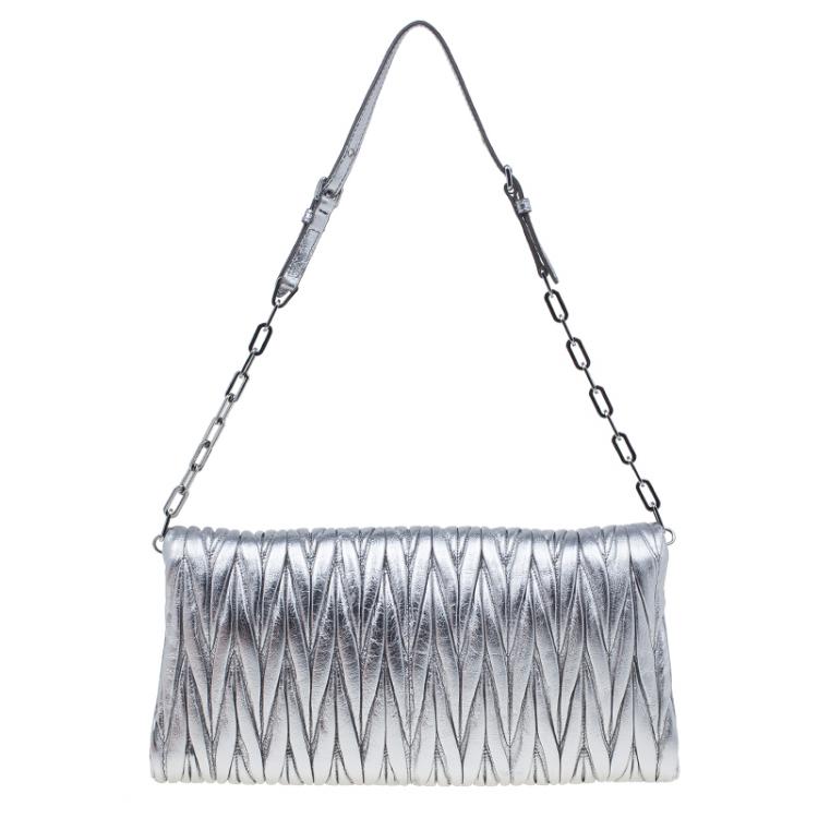 Pre Owned Miu Miu Metallic Silver Leather Azalea Matelasse Pochette
