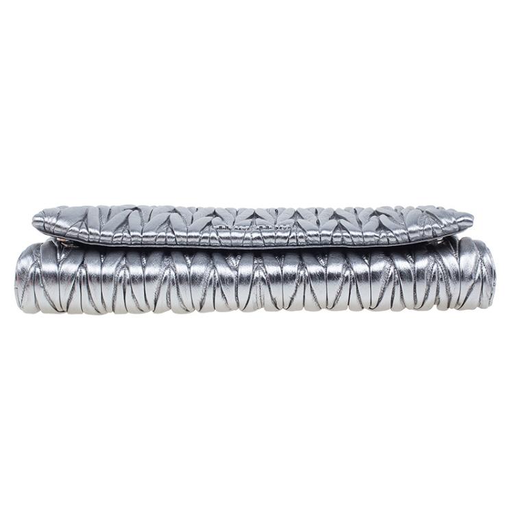 Pre Owned Miu Miu Metallic Silver Leather Azalea Matelasse Pochette