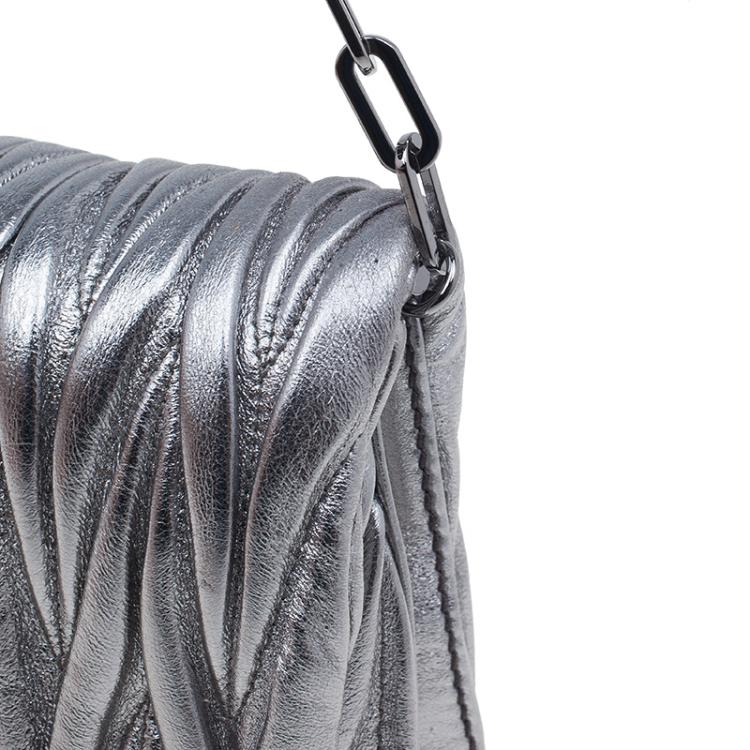 Pre Owned Miu Miu Metallic Silver Leather Azalea Matelasse Pochette