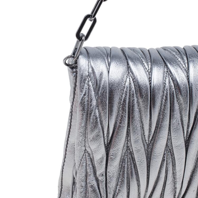 Pre Owned Miu Miu Metallic Silver Leather Azalea Matelasse Pochette