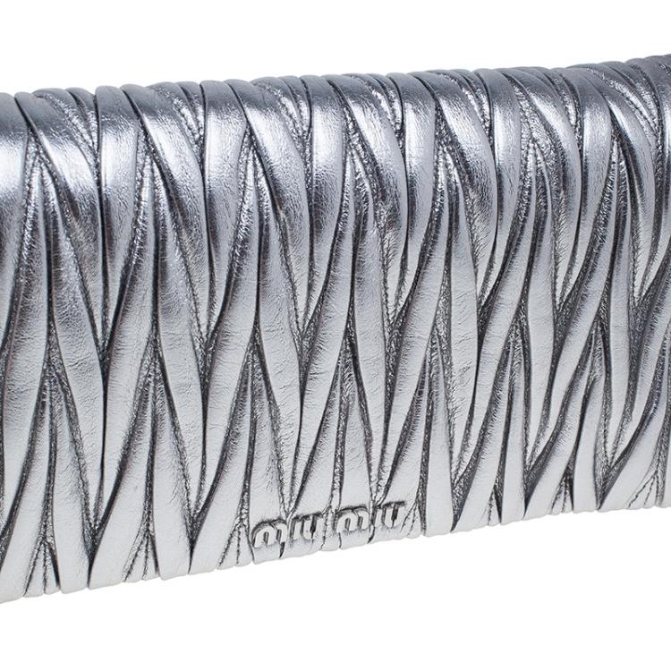 Pre Owned Miu Miu Metallic Silver Leather Azalea Matelasse Pochette