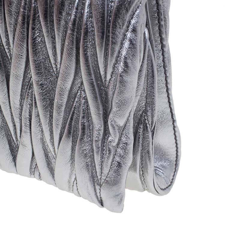 Pre Owned Miu Miu Metallic Silver Leather Azalea Matelasse Pochette