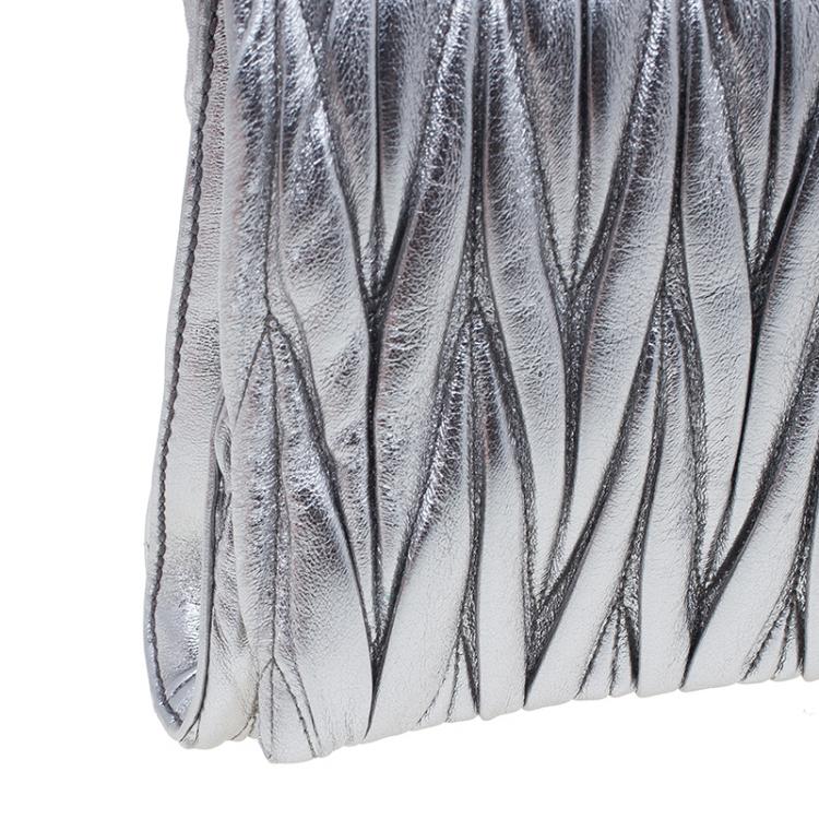 Pre Owned Miu Miu Metallic Silver Leather Azalea Matelasse Pochette