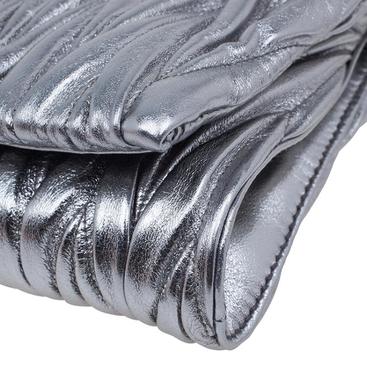 Pre Owned Miu Miu Metallic Silver Leather Azalea Matelasse Pochette