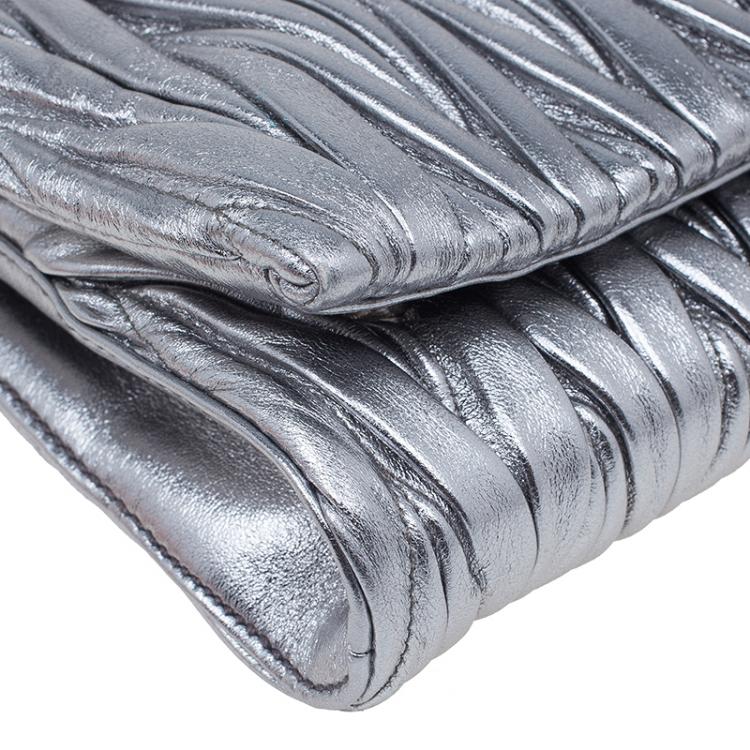 Pre Owned Miu Miu Metallic Silver Leather Azalea Matelasse Pochette