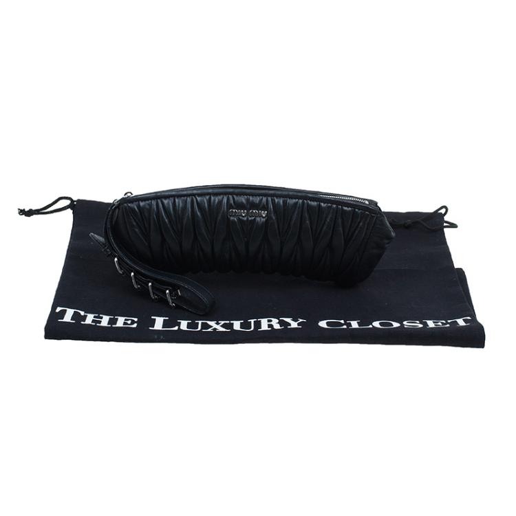 Pre Owned Miu Miu Black Matelasse Leather Wristlet Clutch 