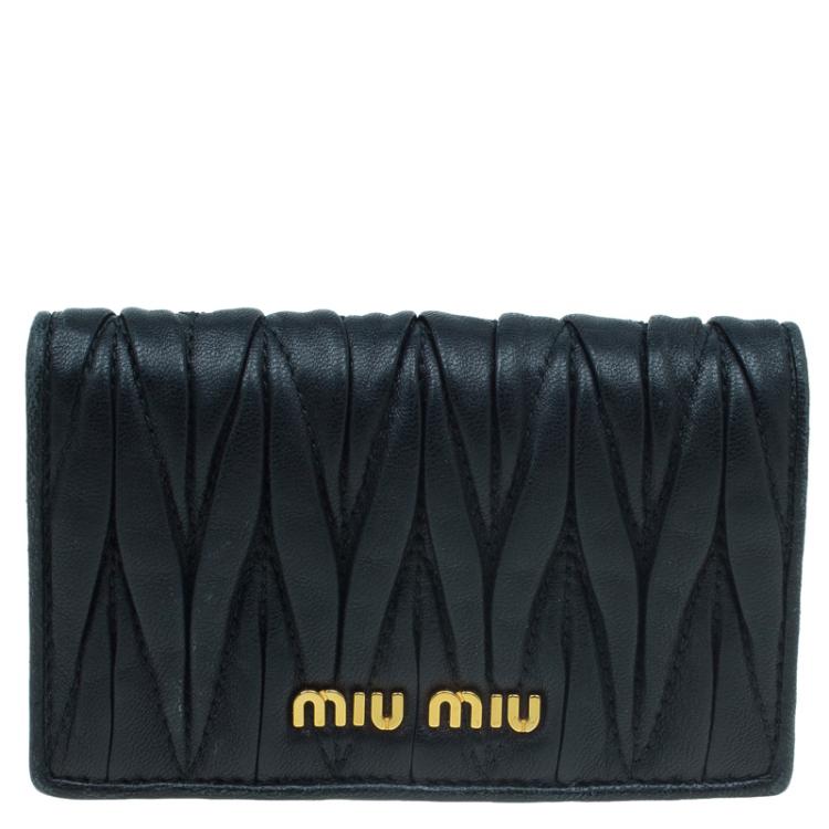 مملوكة مسبقًا Miu Miu Black Leather Matelasse Flap Cardholder 