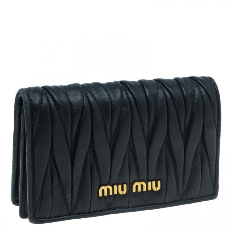 مملوكة مسبقًا Miu Miu Black Leather Matelasse Flap Cardholder 