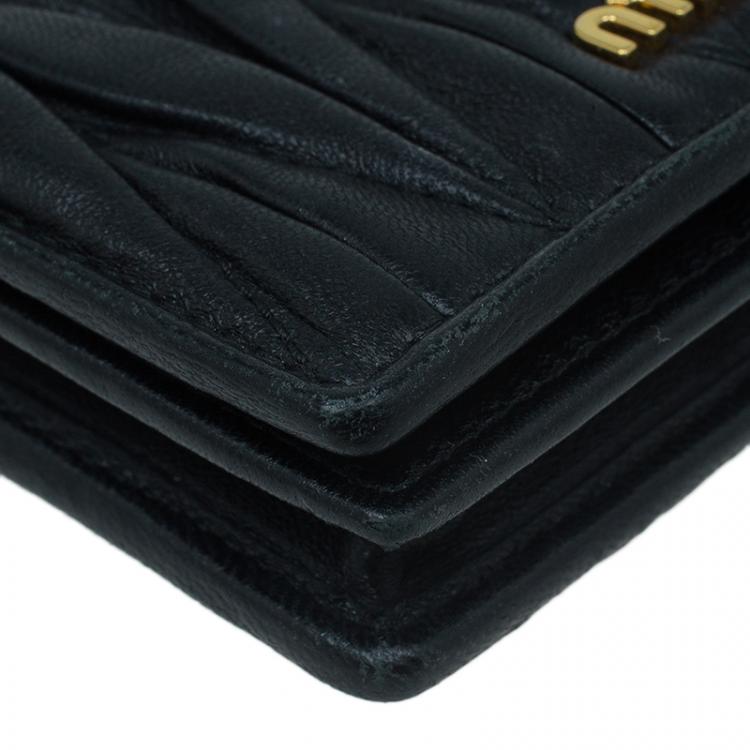 مملوكة مسبقًا Miu Miu Black Leather Matelasse Flap Cardholder 