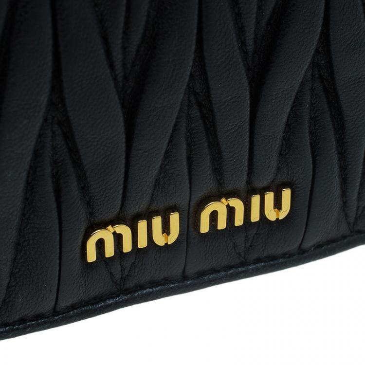مملوكة مسبقًا Miu Miu Black Leather Matelasse Flap Cardholder 
