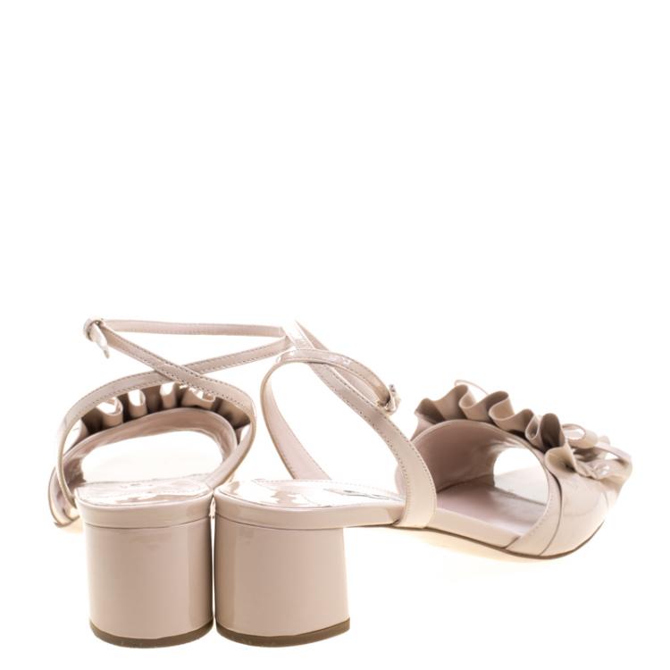مملوكة مسبقًا Miu Miu Beige Patent Leather Ruffled Bow Embellished Ankle Strap Sandals Size 39