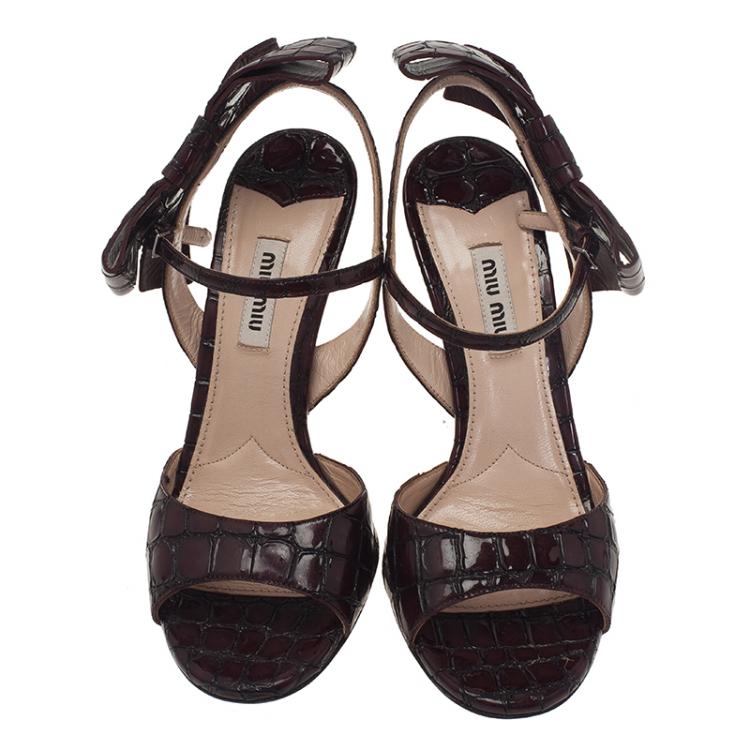 Pre Owned Miu Miu Burgundy Croc Embossed Coco Bow Detail Sandals Size 36