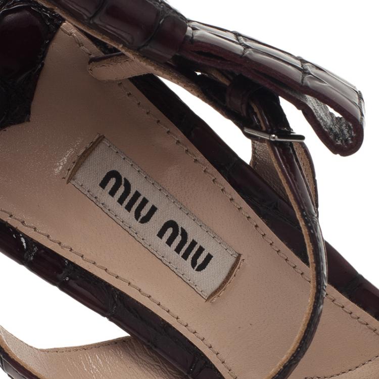 Pre Owned Miu Miu Burgundy Croc Embossed Coco Bow Detail Sandals Size 36