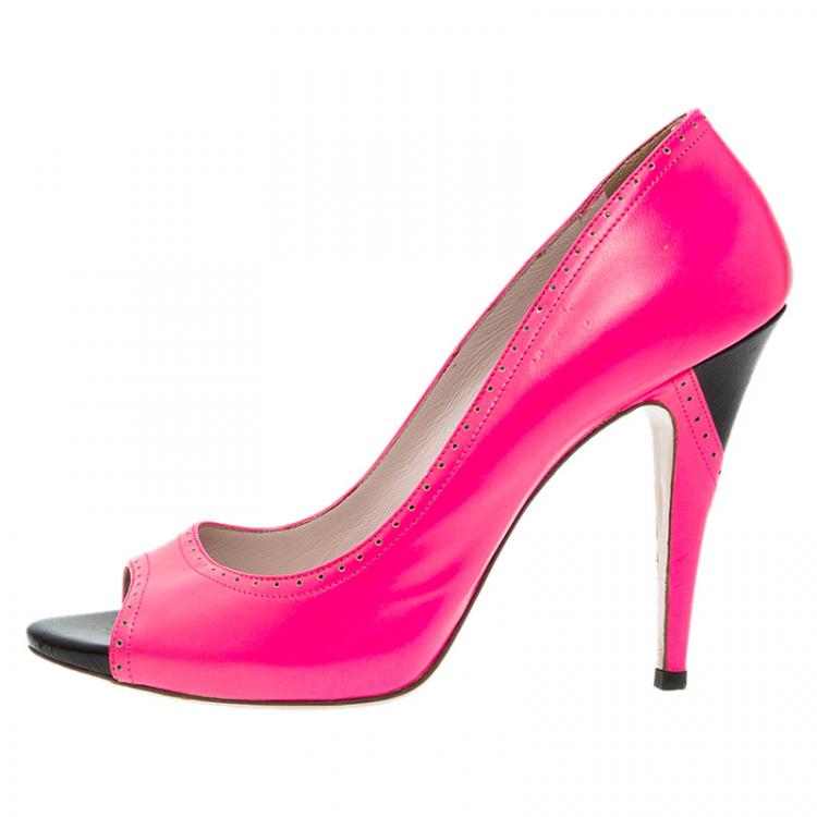 Pre Owned Miu Miu Pink and Black Leather Peep Toe Pumps Size 39