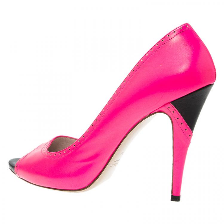 Pre Owned Miu Miu Pink and Black Leather Peep Toe Pumps Size 39